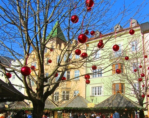 Mercatini Di Natale Bressanone.Mercatini Di Natale A Bressanone E Cosa Vedere In Citta