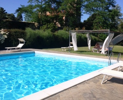 agriturismo con piscina vicino arezzo