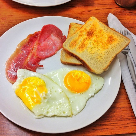 colazione americana fried eggs