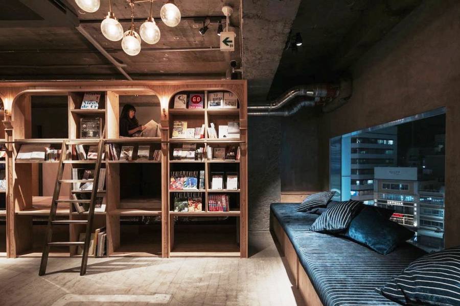 Dormire in una libreria in Giappone