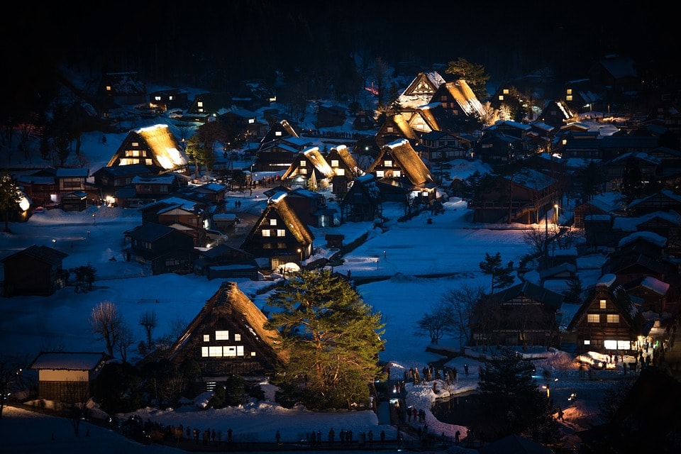 shirakawago giappone in versione notturna