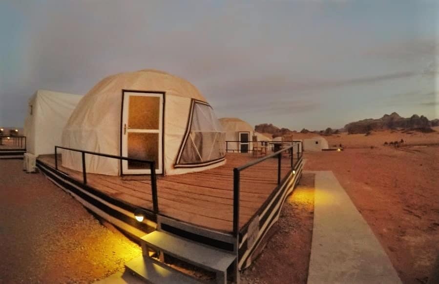 dormire in una bolla nel deserto