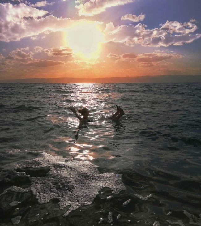 galleggiare nel mar morto