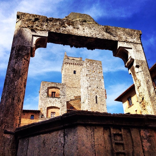 piazza della cisterna san gimignano