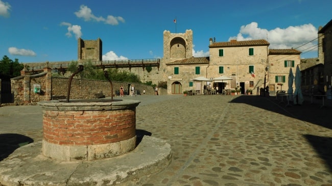 Cosa vedere a Monteriggioni, il borgo che di torri si corona