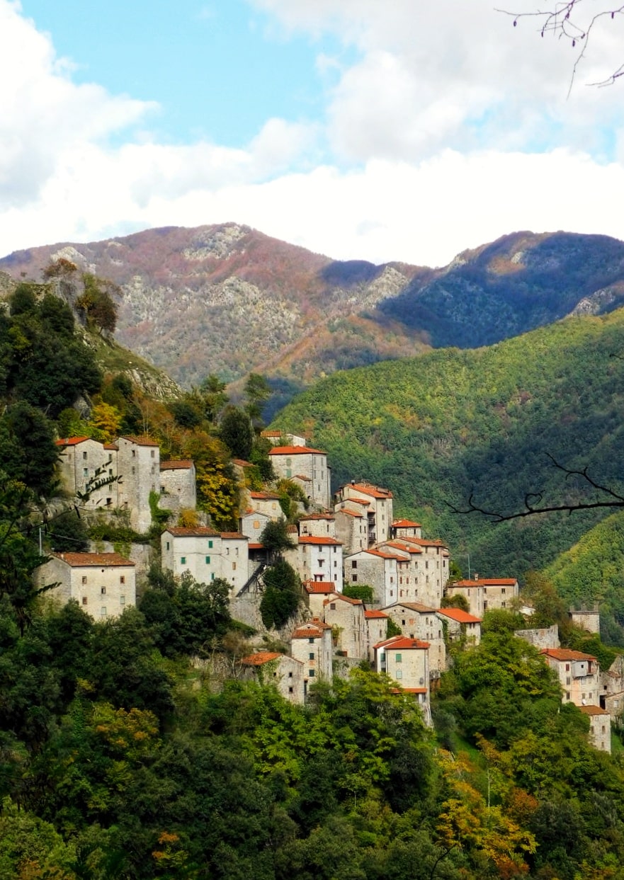 lucchio uno dei paesi abbandonati in toscana vicino lucca