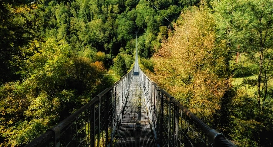 ponte sospeso di san marcello pistoiese uno dei luoghi particolari in Toscana