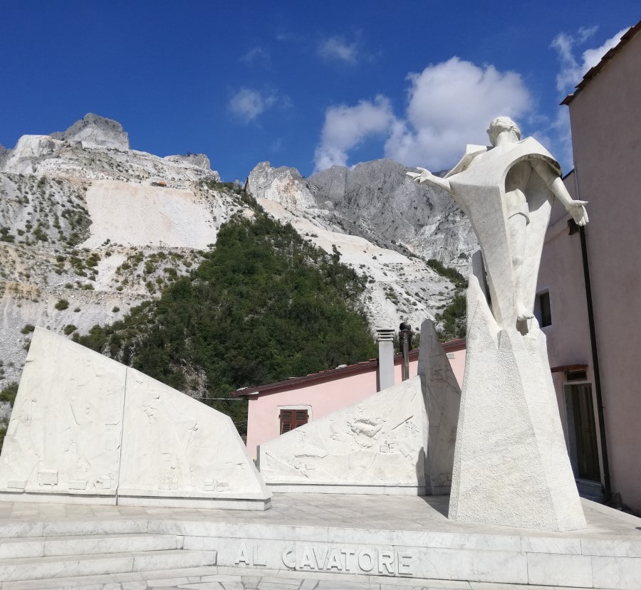 colonnata cosa vedere Monumento al Cavatore