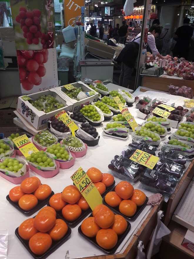 bancarella di frutta in giappone