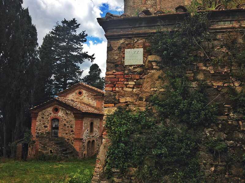 buriano uno dei paesi abbandonati in toscana vicino pisa