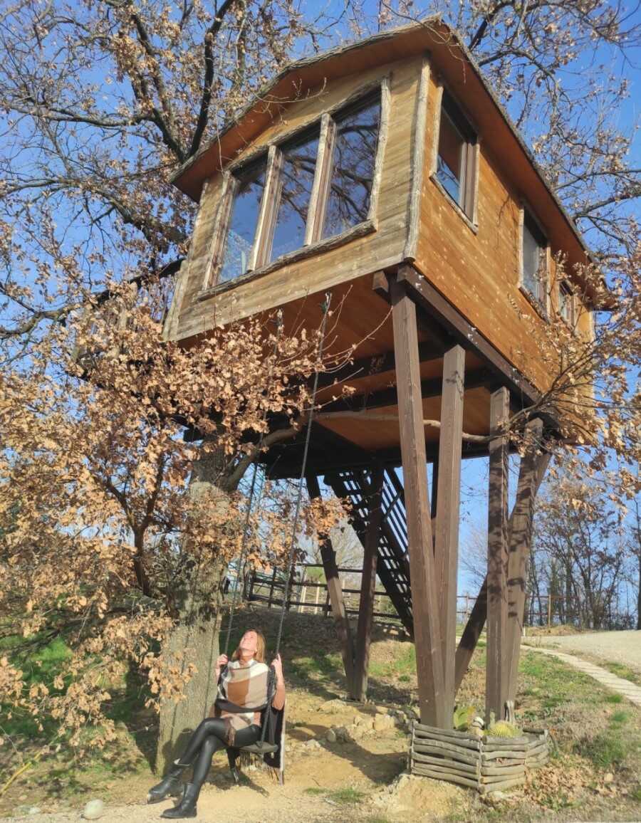 casa sull'albero con altalena in toscana al Glamping Il Sole