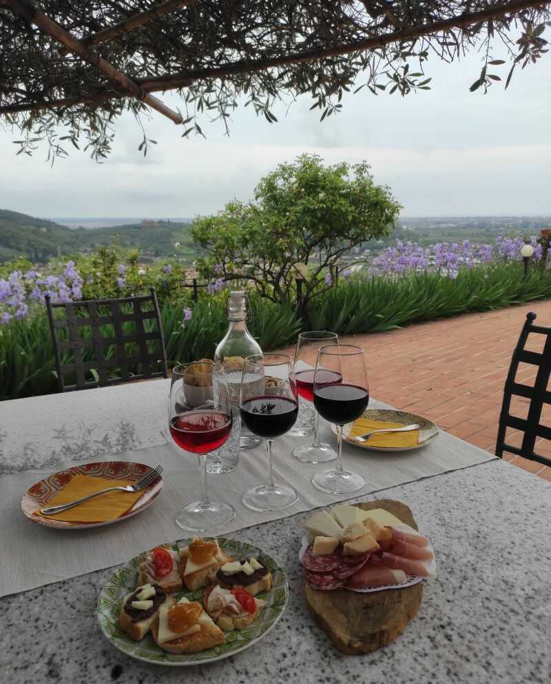 aperitivo con vista agriturismo mezzaluna