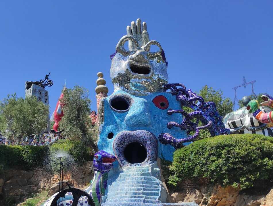 giardino dei tarocchi a Capalbio uno dei luoghi particolari in Toscana