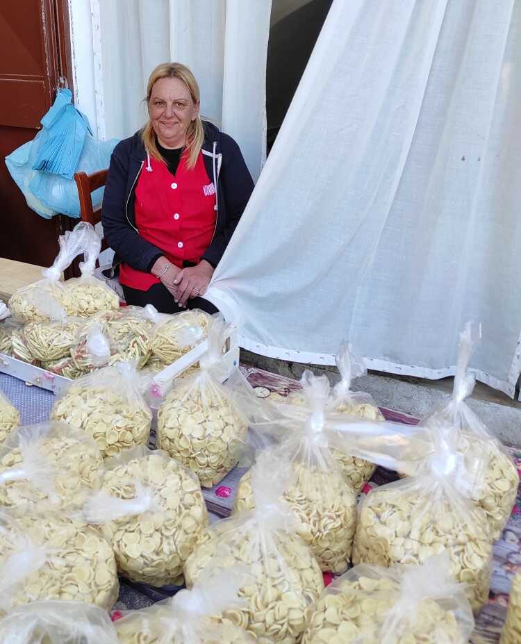 signora delle orecchiette a bari vecchia