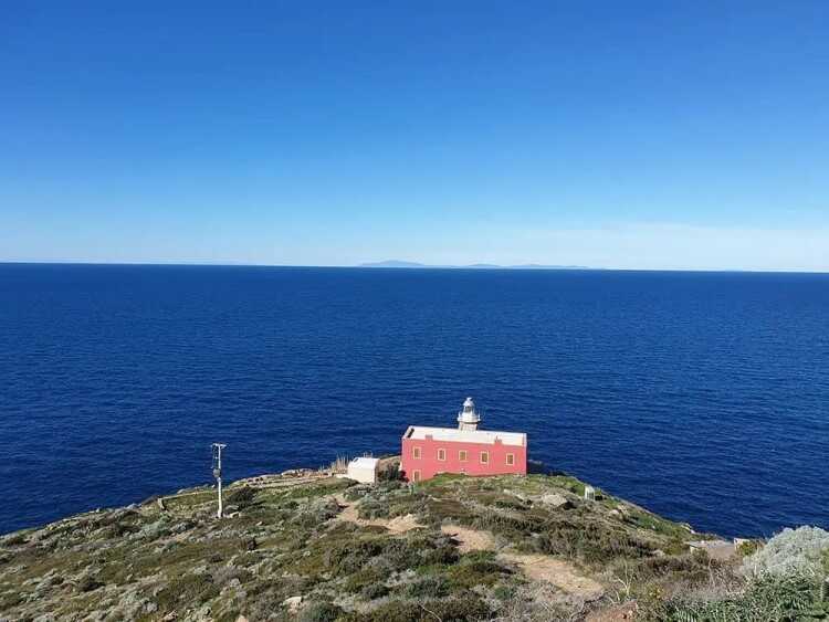 faro isola del giglio