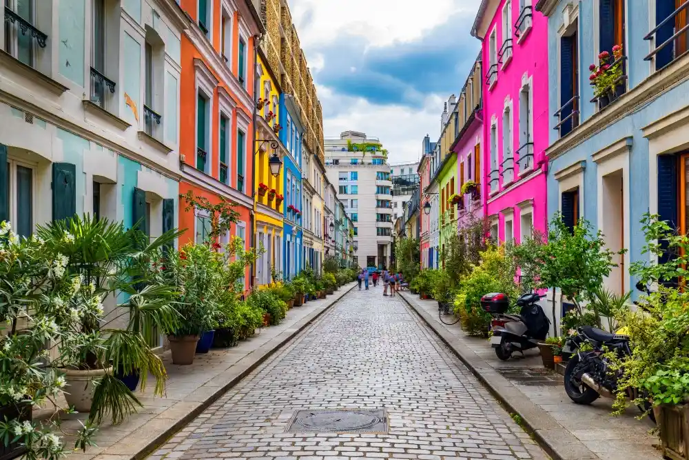 Rue Cremieux con le sue case colorate a Parigi