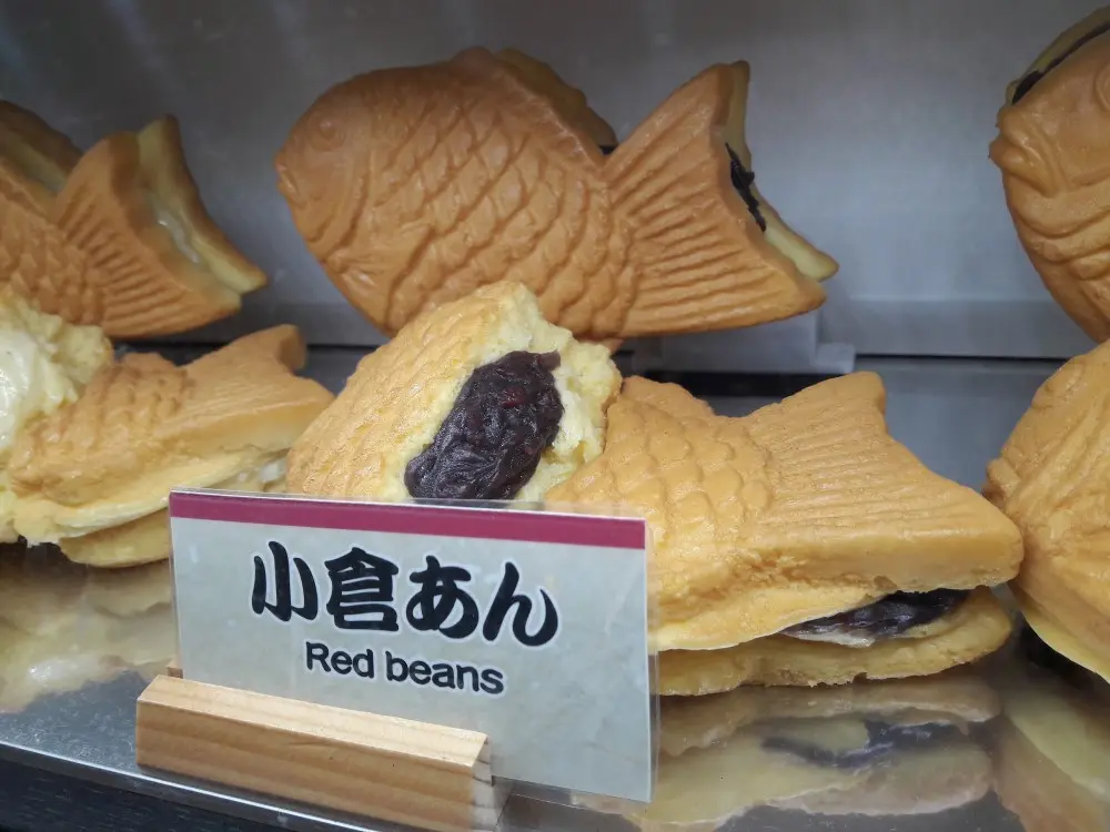 taiyaki pancake giapponese a forma di pesce ripieno di pasta di fagioli rossi