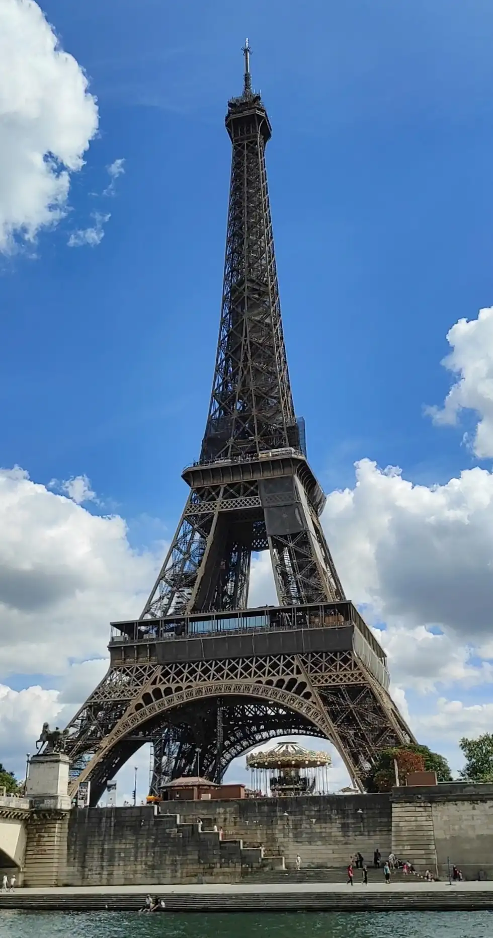 torre eiffel vista dalla senna