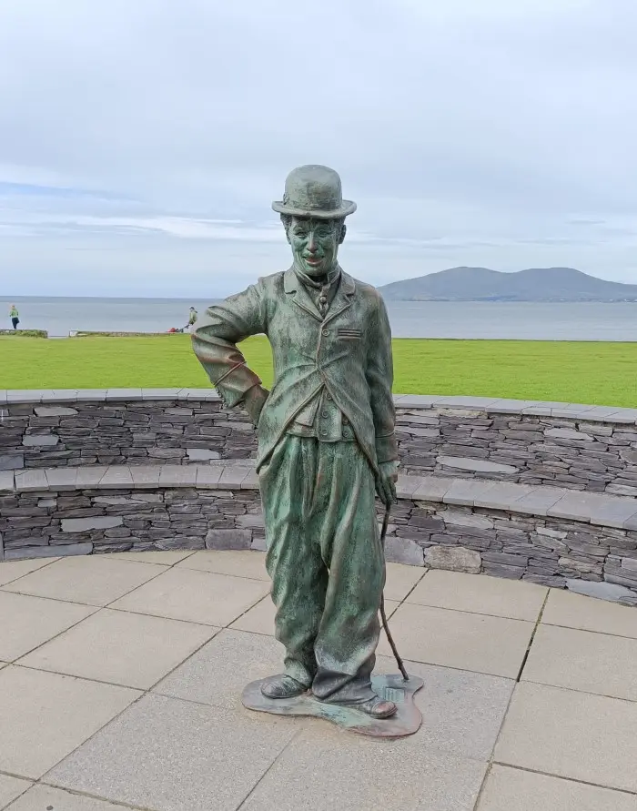 statua di charlie chaplin waterville irlanda