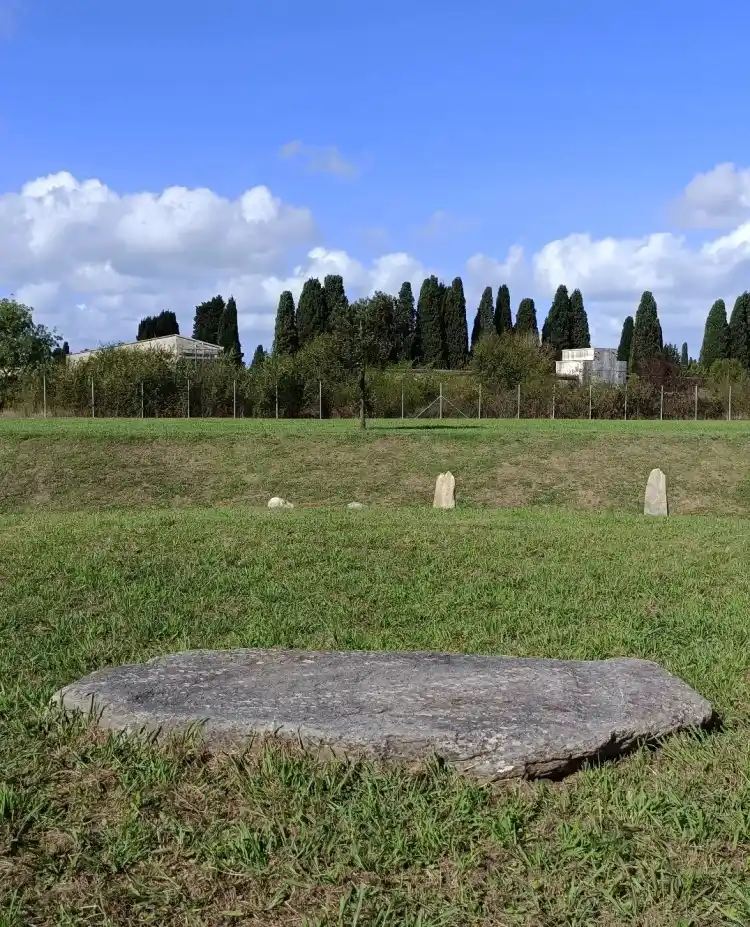 altare Tumulo del Principe Etrusco a Pisa