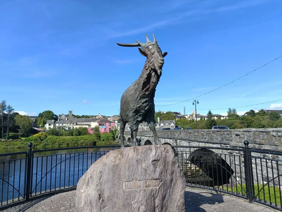 statua caprone Puck Killorglin Irlanda