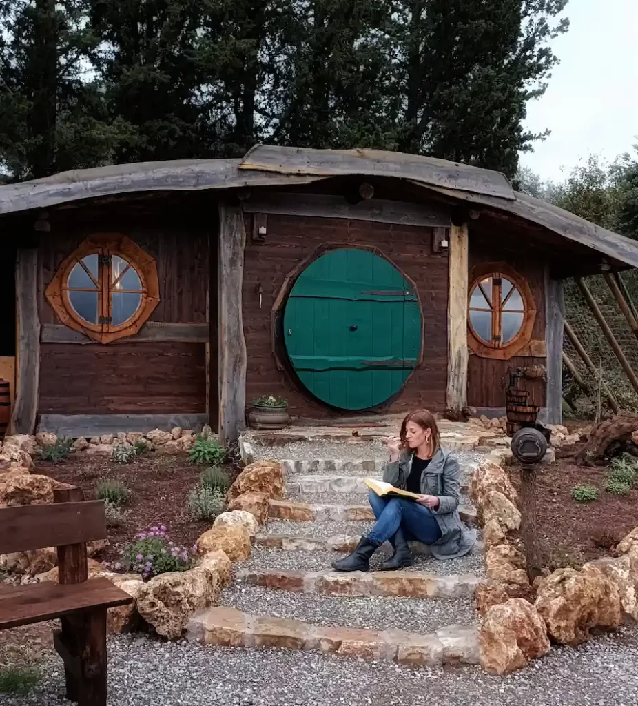 casa hobbit toscana glamping il sole