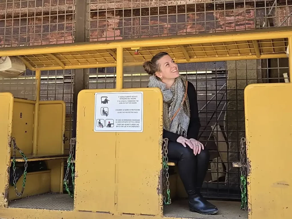 Trenino minerario del tour delle miniere al Parco Archeominerario di San Silvestro