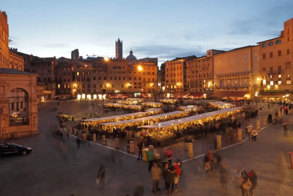 Mercatini di Natale a Siena in Piazza del Campo