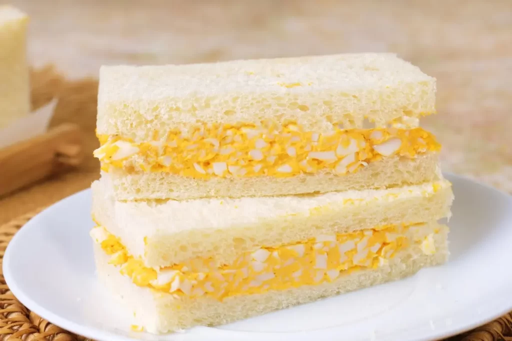 tamago sando sandwich giapponese ripieno di uovo